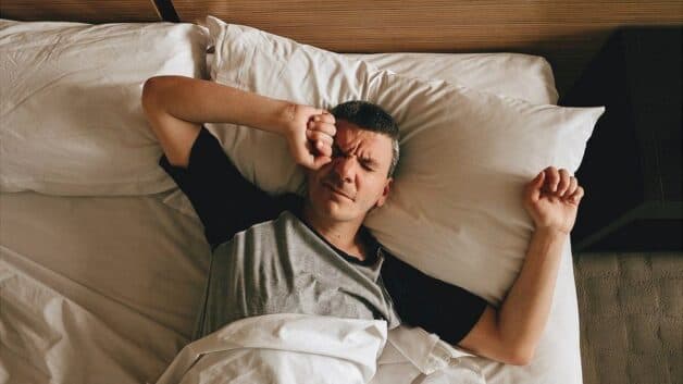 Tình trạng mất ngủ gây ra nhiều ảnh hưởng tiêu cực đến sức khỏe, công việc của người bệnh