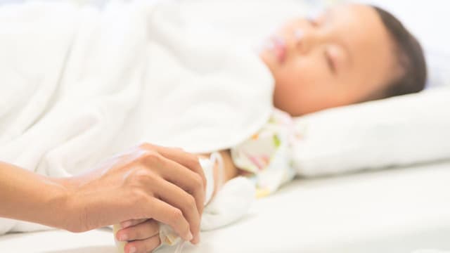 Lý do trẻ bị sốt xuất huyết, cách phân biệt với sốt do bệnh khác