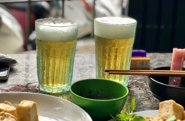 Nên kiêng uống bia sau tiêm vacxin khoảng 3 ngày