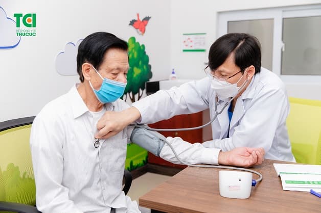 Người già thường có hệ miễn dịch suy yếu và khả năng miễn dịch tự nhiên đối với các loại vi khuẩn, virus gây bệnh hầu như rất thấp