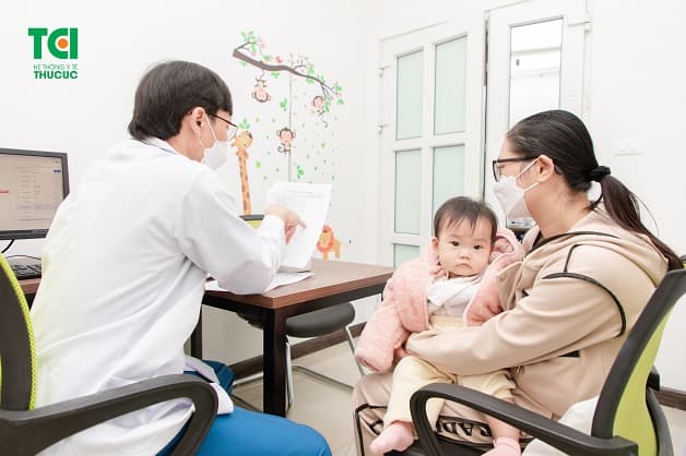 Bố mẹ nên cho con đi tiêm sởi ngay khi đủ tuổi để nâng cao hệ miễn dịch cho trẻ