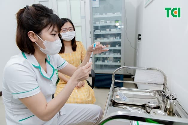 Bạn có thể lựa chọn vắc xin phòng viêm gan B đơn lẻ hoặc kết hợp phòng ngừa viêm gan A theo tư vấn của chuyên gia tiêm chủng