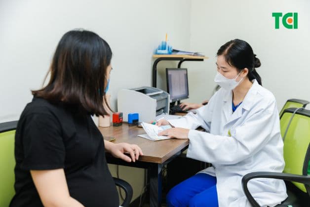 Thăm khám thường xuyên để đảm bảo tình trạng nhiễm vi khuẩn HP không ảnh hưởng đến thai kỳ