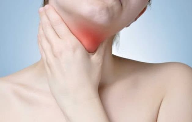 Viêm tuyến giáp có thể xảy ra với bất cứ ai, nhưng thường thấy ở phụ nữ từ 30-50 tuổi.