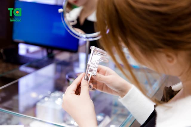 Ảnh khách hàng Lê Thị Ngọc Huyền cắt kính tại Thu Cúc TCI