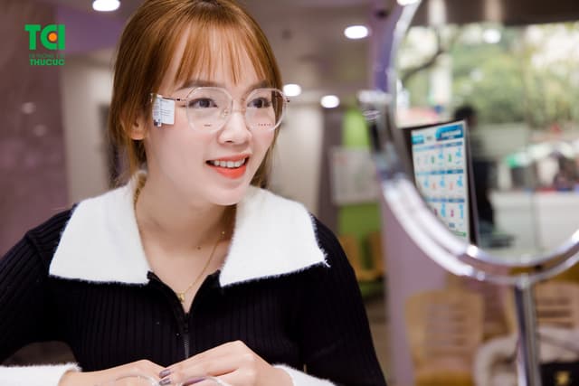 Ảnh khách hàng Lê Thị Ngọc Huyền cắt kính tại Thu Cúc TCI