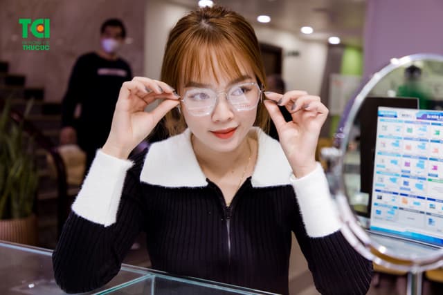 Ảnh khách hàng Lê Thị Ngọc Huyền cắt kính tại Thu Cúc TCI