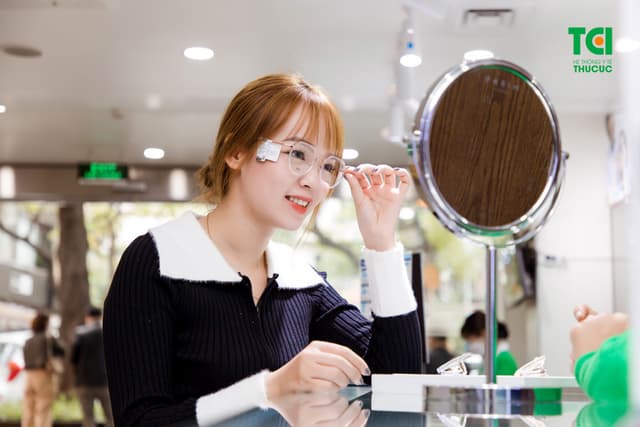 Ảnh khách hàng Lê Thị Ngọc Huyền cắt kính tại Thu Cúc TCI
