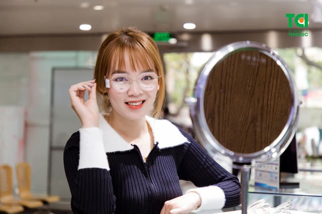 Ảnh khách hàng Lê Thị Ngọc Huyền cắt kính tại Thu Cúc TCI