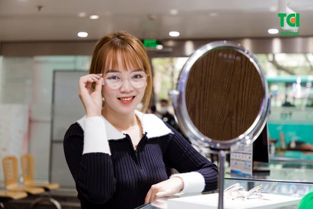 Ảnh khách hàng Lê Thị Ngọc Huyền cắt kính tại Thu Cúc TCI