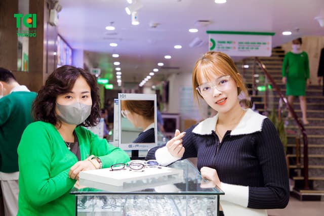 Ảnh khách hàng Lê Thị Ngọc Huyền cắt kính tại Thu Cúc TCI