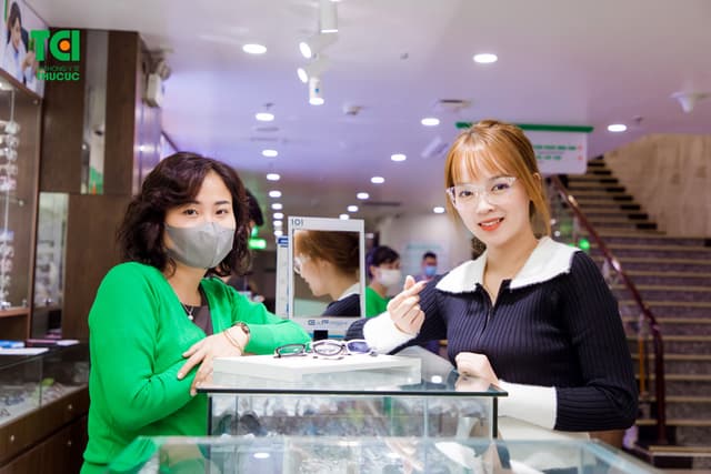 Ảnh khách hàng Lê Thị Ngọc Huyền cắt kính tại Thu Cúc TCI