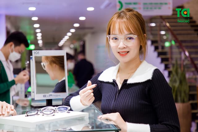 Ảnh khách hàng Lê Thị Ngọc Huyền cắt kính tại Thu Cúc TCI