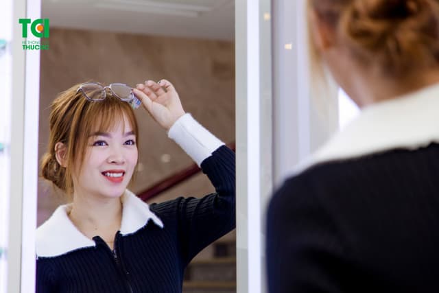 Ảnh khách hàng Lê Thị Ngọc Huyền cắt kính tại Thu Cúc TCI