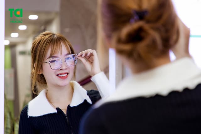 Ảnh khách hàng Lê Thị Ngọc Huyền cắt kính tại Thu Cúc TCI