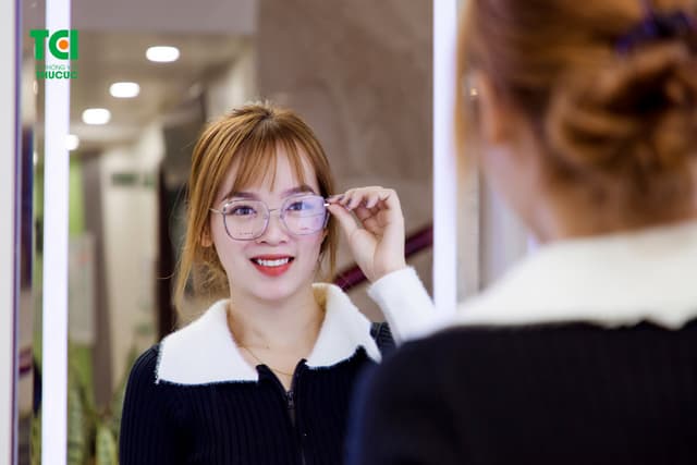 Ảnh khách hàng Lê Thị Ngọc Huyền cắt kính tại Thu Cúc TCI