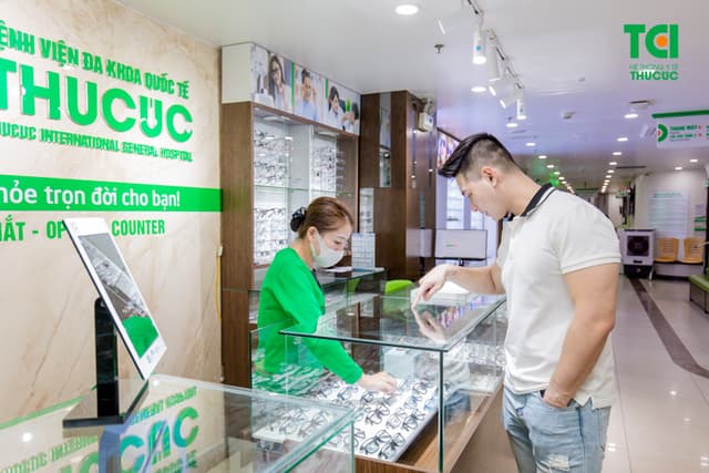 Ảnh khách hàng Nguyễn Duy Đức cắt kính tại Thu Cúc TCI