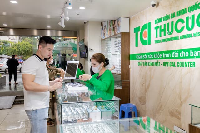 Ảnh khách hàng Nguyễn Duy Đức cắt kính tại Thu Cúc TCI