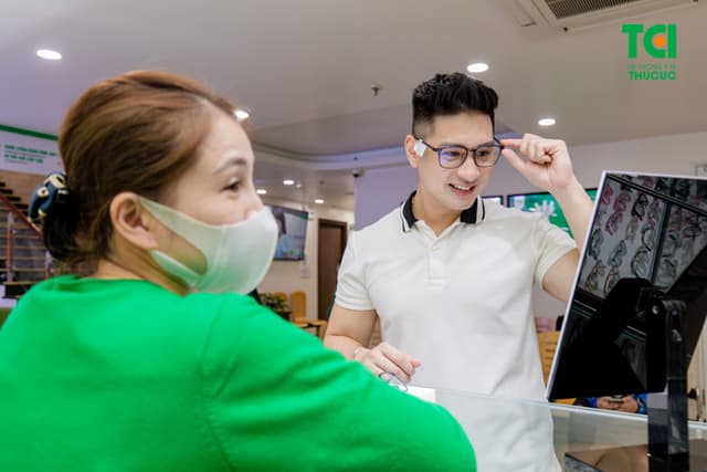 Ảnh khách hàng Nguyễn Duy Đức cắt kính tại Thu Cúc TCI