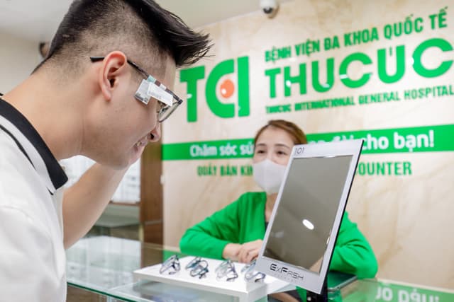 Ảnh khách hàng Nguyễn Duy Đức cắt kính tại Thu Cúc TCI