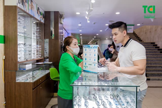 Ảnh khách hàng Nguyễn Duy Đức cắt kính tại Thu Cúc TCI
