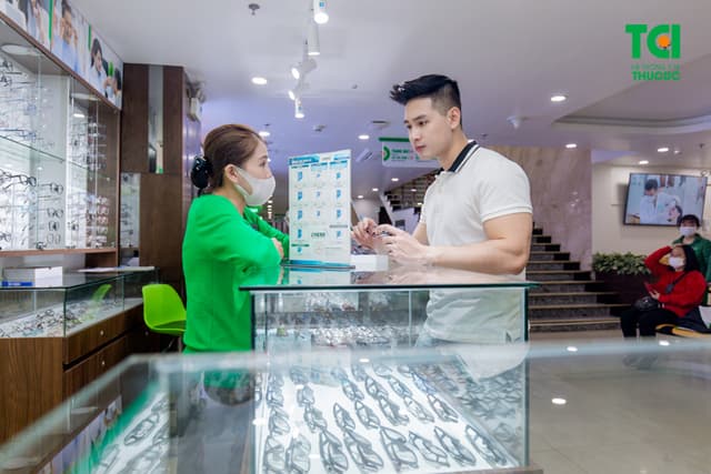 Ảnh khách hàng Nguyễn Duy Đức cắt kính tại Thu Cúc TCI