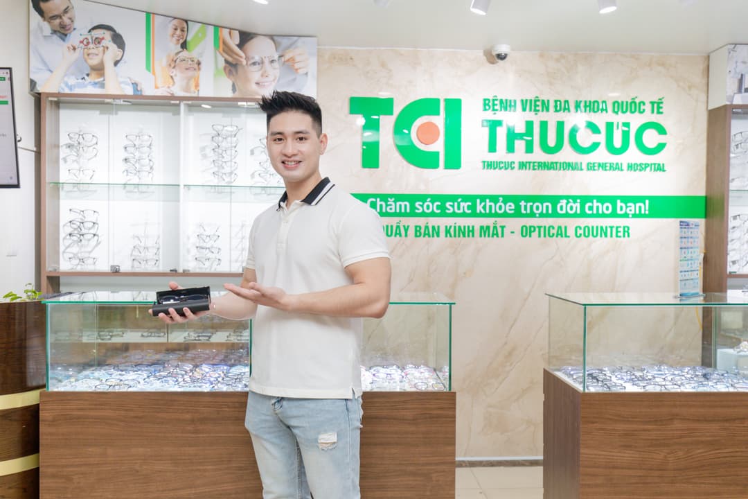 Ảnh khách hàng Nguyễn Duy Đức cắt kính tại Thu Cúc TCI