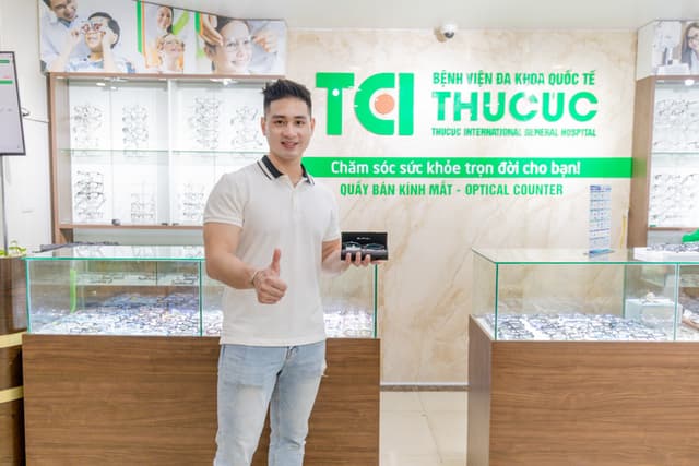 Ảnh khách hàng Nguyễn Duy Đức cắt kính tại Thu Cúc TCI