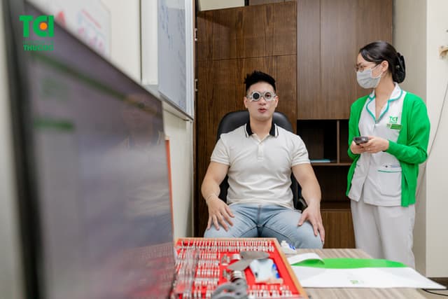 Ảnh khách hàng Nguyễn Duy Đức cắt kính tại Thu Cúc TCI