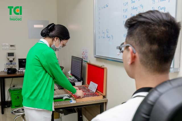 Ảnh khách hàng Nguyễn Duy Đức cắt kính tại Thu Cúc TCI