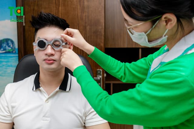 Ảnh khách hàng Nguyễn Duy Đức cắt kính tại Thu Cúc TCI