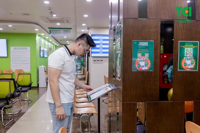 Ảnh khách hàng Nguyễn Duy Đức cắt kính tại Thu Cúc TCI