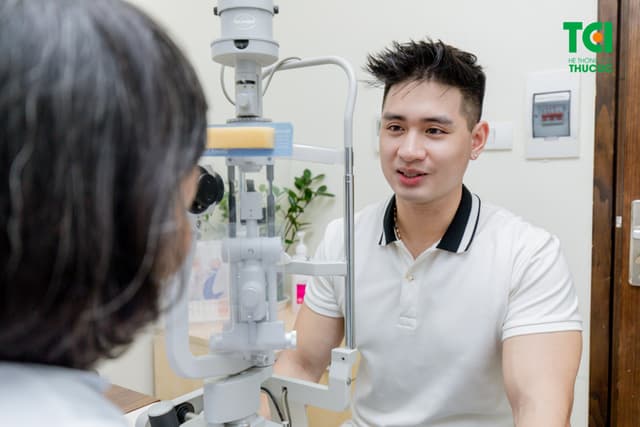 Ảnh khách hàng Nguyễn Duy Đức cắt kính tại Thu Cúc TCI