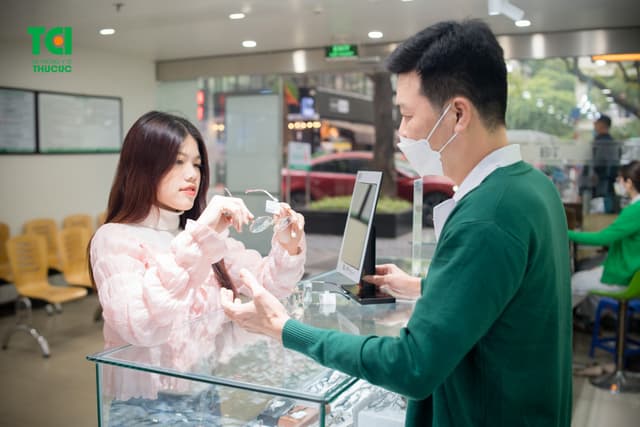 Ảnh “Bí quyết” lựa chọn kính phù hợp với khuôn mặt