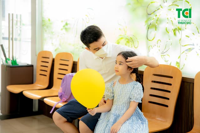 Ảnh tiêm chủng bé Diệu Anh