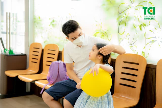 Ảnh tiêm chủng bé Diệu Anh