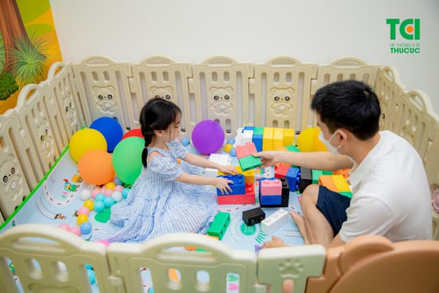 Ảnh tiêm chủng bé Diệu Anh