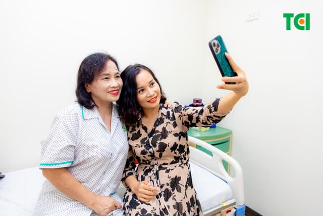 Ảnh khách hàng Nguyễn Thị Hằng phẫu thuật Phaco tại Thu Cúc TCI