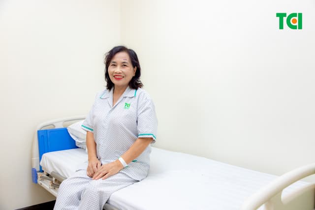 Ảnh khách hàng Nguyễn Thị Hằng phẫu thuật Phaco tại Thu Cúc TCI