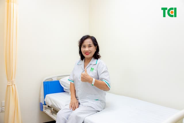 Ảnh khách hàng Nguyễn Thị Hằng phẫu thuật Phaco tại Thu Cúc TCI