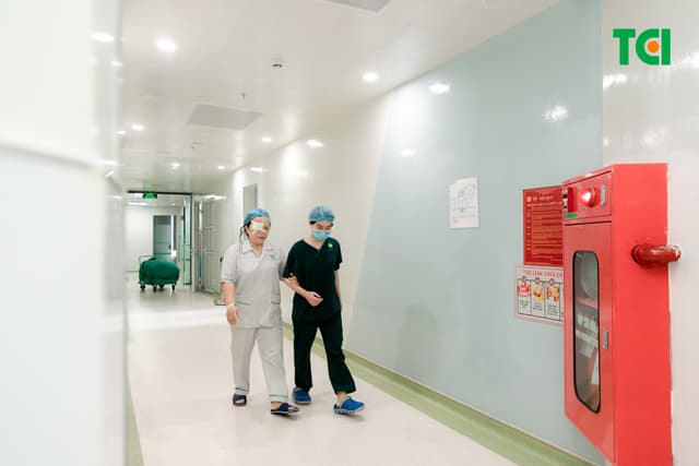 Ảnh mổ Phaco lấy lại thị lực cho bác Trần Thị Kim Cúc tại Thu Cúc TCI