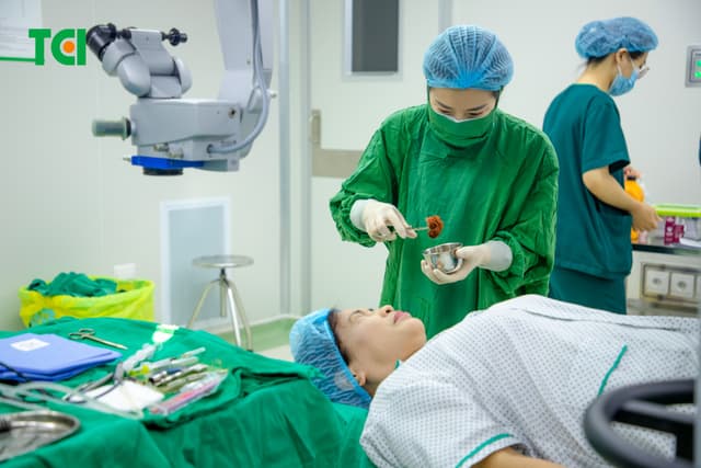 Ảnh khách hàng Nguyễn Thị Hằng phẫu thuật Phaco tại Thu Cúc TCI