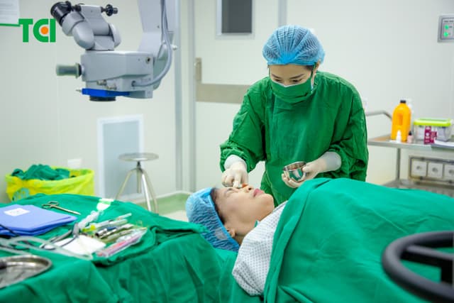 Ảnh khách hàng Nguyễn Thị Hằng phẫu thuật Phaco tại Thu Cúc TCI