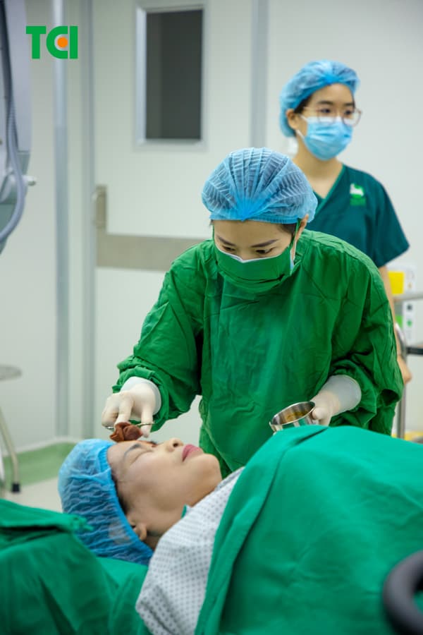 Ảnh khách hàng Nguyễn Thị Hằng phẫu thuật Phaco tại Thu Cúc TCI