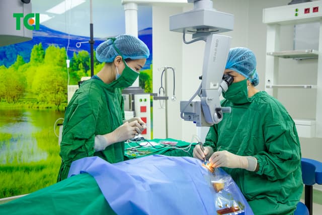 Ảnh khách hàng Nguyễn Thị Hằng phẫu thuật Phaco tại Thu Cúc TCI