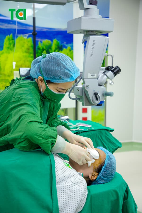 Ảnh khách hàng Nguyễn Thị Hằng phẫu thuật Phaco tại Thu Cúc TCI