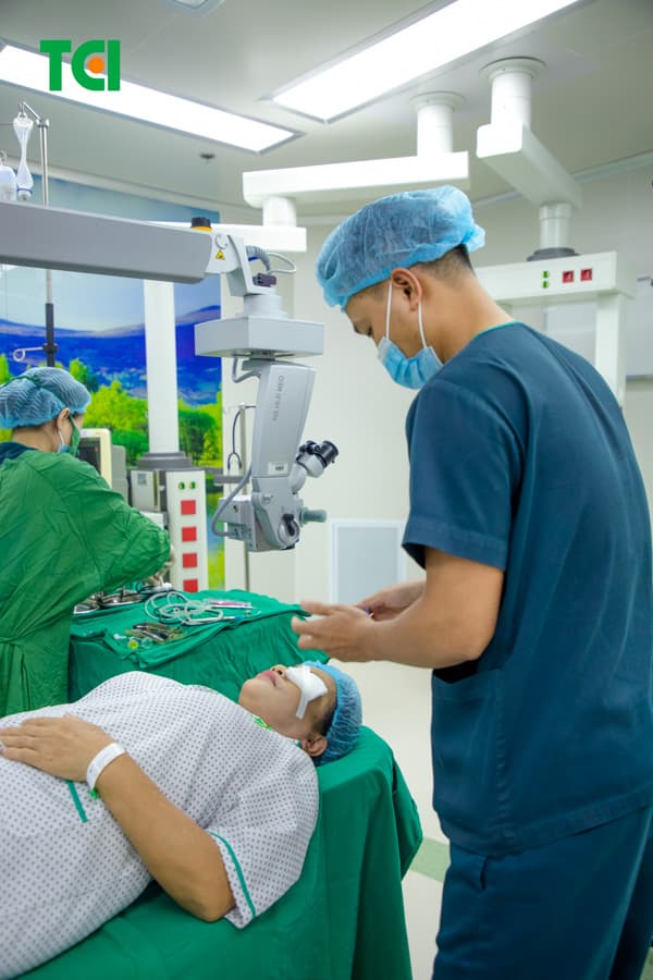 Ảnh khách hàng Nguyễn Thị Hằng phẫu thuật Phaco tại Thu Cúc TCI