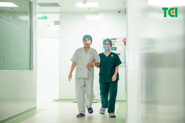 Ảnh khách hàng Nguyễn Thị Hằng phẫu thuật Phaco tại Thu Cúc TCI