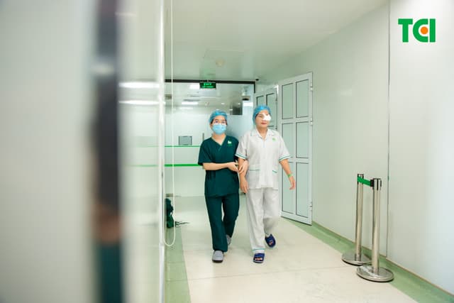 Ảnh khách hàng Nguyễn Thị Hằng phẫu thuật Phaco tại Thu Cúc TCI