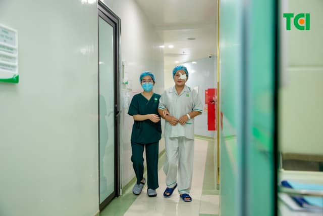 Ảnh khách hàng Nguyễn Thị Hằng phẫu thuật Phaco tại Thu Cúc TCI